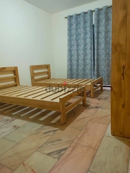 single massive bed تخت مفرد خشب طبيعي 1