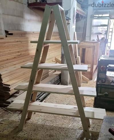 wood piramid stand