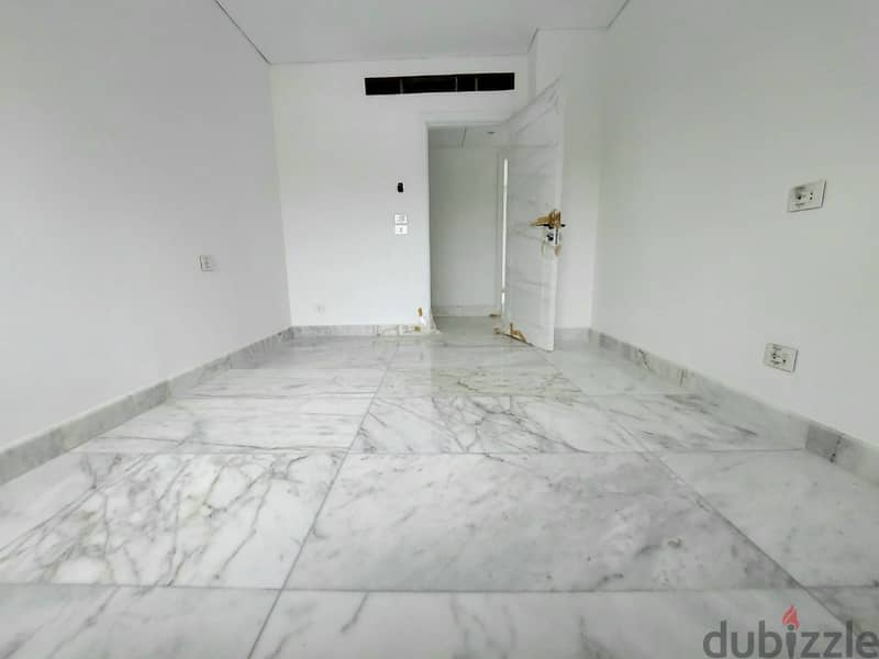 RA24-3193 Super Deluxe apartment in Ramlet el bayda is for rent, 275m 11
