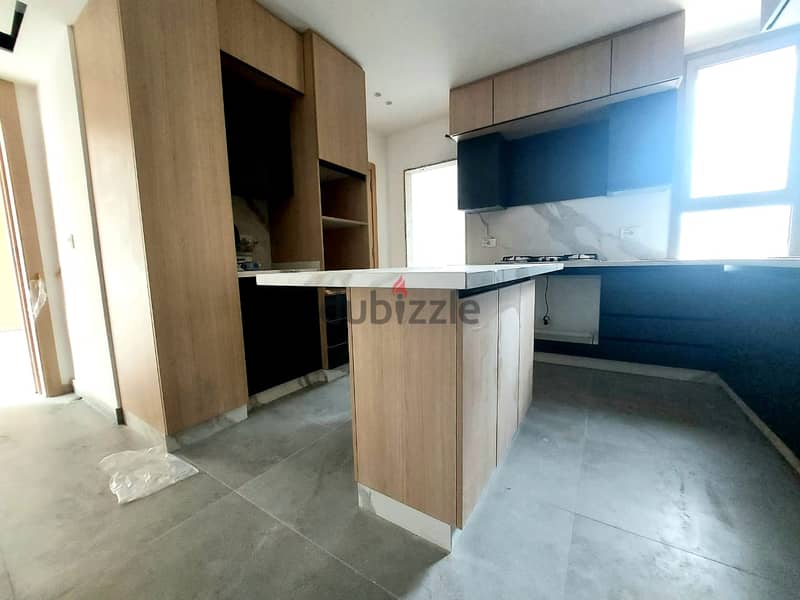 RA24-3193 Super Deluxe apartment in Ramlet el bayda is for rent, 275m 5