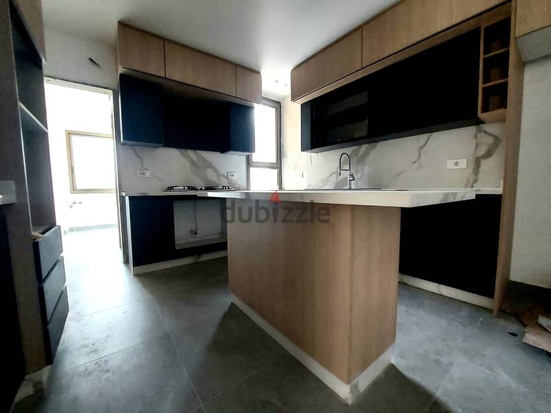 RA24-3193 Super Deluxe apartment in Ramlet el bayda is for rent, 275m 4