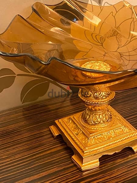 The Elegant Vintage Golden Craft vase 1