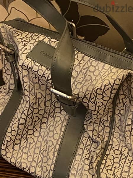 Calvin Klein Hand Bag can Be adjusted to a Shoulder Bag 1