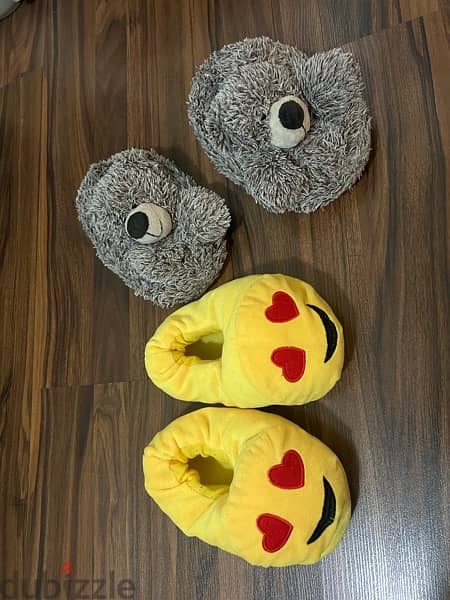 Pantoufles kids girl slippers size 23,25 new & like new each at 5$ 1