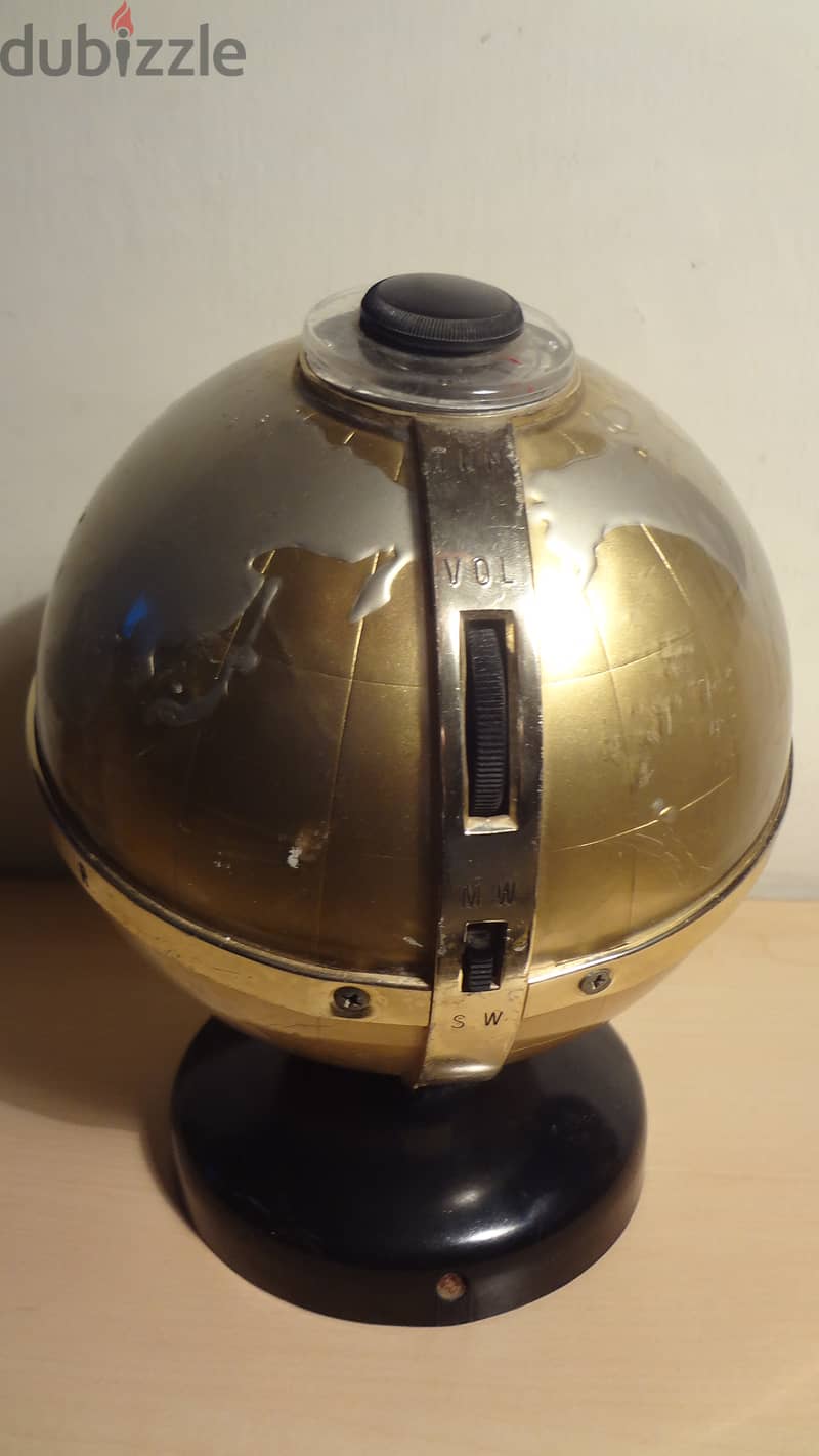 1963 vintage all transistor earth globe with MW and SW tuning still wo 1