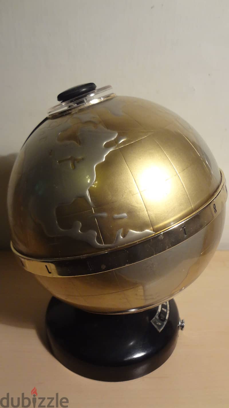 1963 vintage all transistor earth globe with MW and SW tuning still wo 3