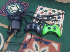 Xbox 360 2 controllers 60 games 500GB