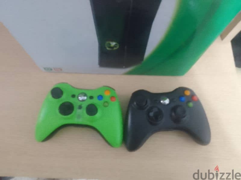 Xbox 360 2 controllers 60 games 500GB 4