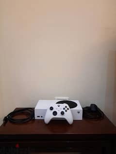 Xbox series s with everything and the box 0