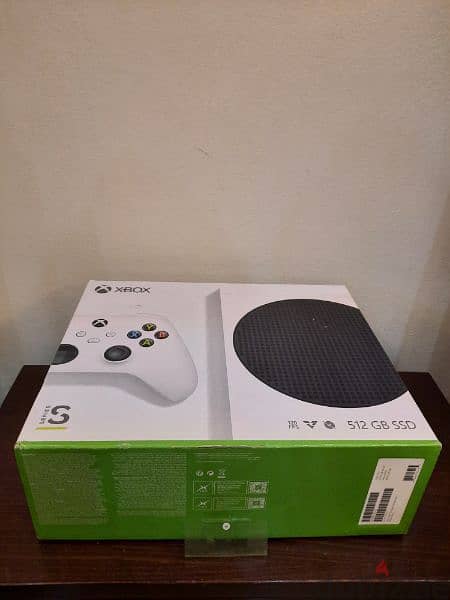 Xbox series s with everything and the box 2
