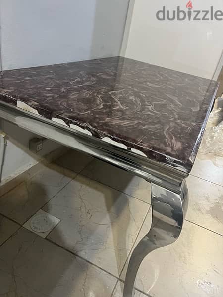 Premium desk table- طاولة مكتب نضيفة 4