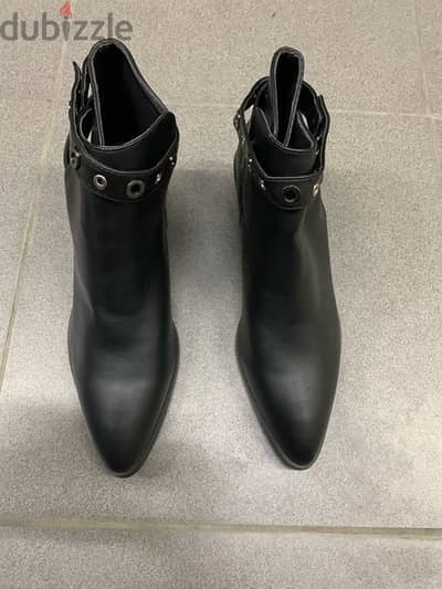 parfois leather boot 10$