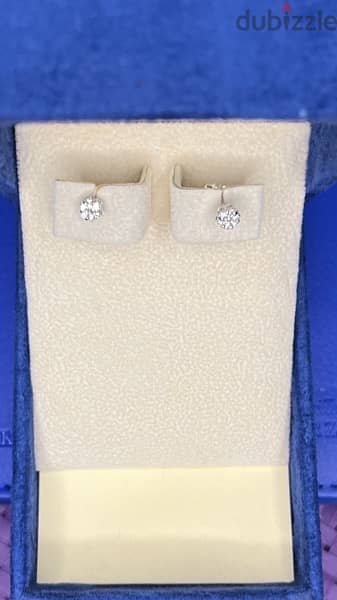 White gold earings with diamonds