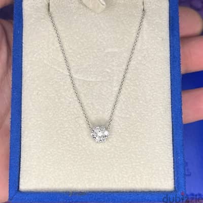 White gold necklace with diamond