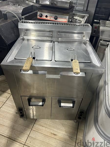 used Automatic Fryers and grils غرلات و قلايات بطاط مستعمل 1