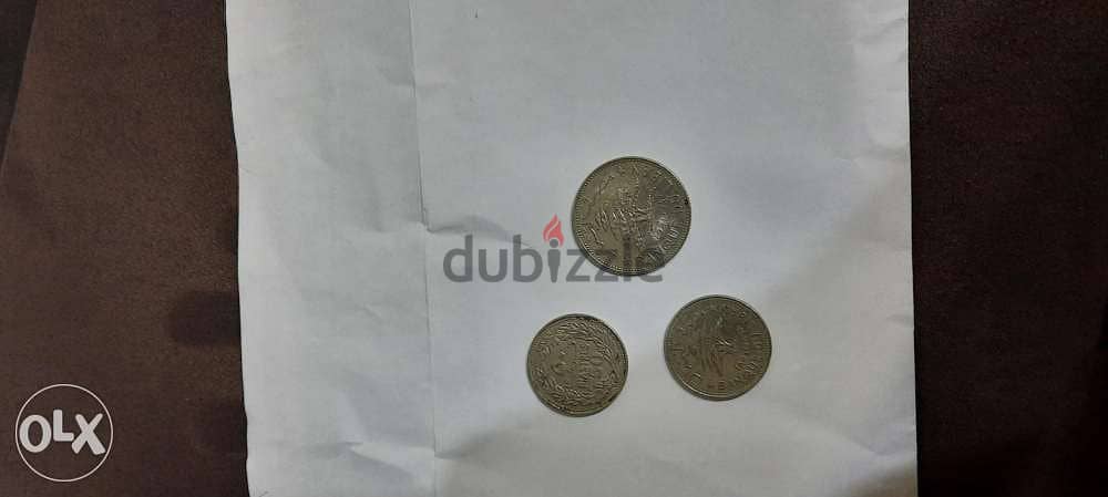 Old lebanese liras: 16 of 5 lira. 28 of 1 lira. 1 of 250 lira. 3 coins 2