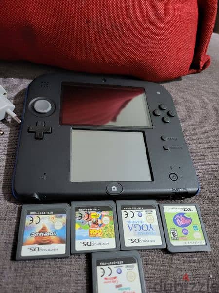 Nintendo 2DS original from Germany  used in  mint condition 9