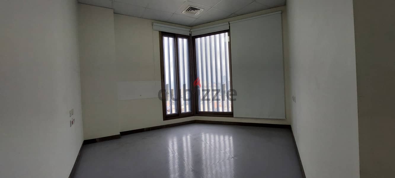 Office for rent in Furn El Chebbak مكتب  للإيجار في فرن الشباك 9