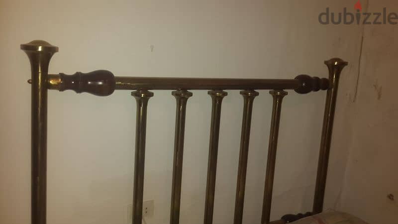 old brass double bed.  تخة مجوز نحاس قديم 1