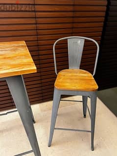 4 pieces of chairs with back