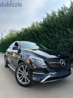 Mercedes GLE 400 company source very  clean car black on black 2019