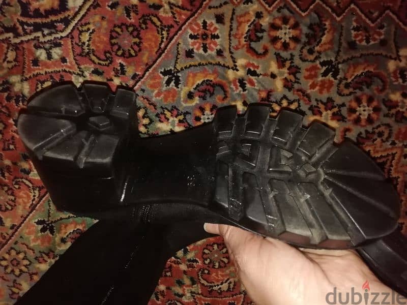 black mo5mal boots 1