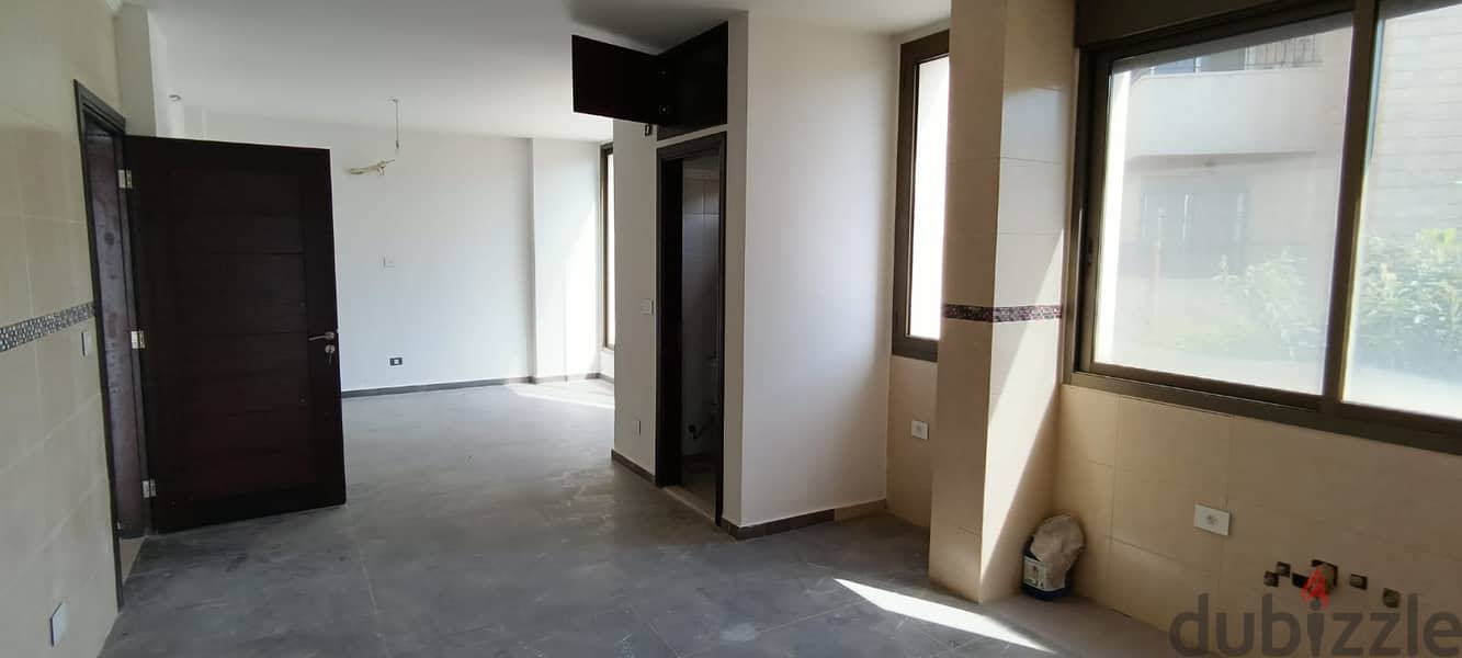 L12153-Spacious Apartment for Sale In Shayle 1