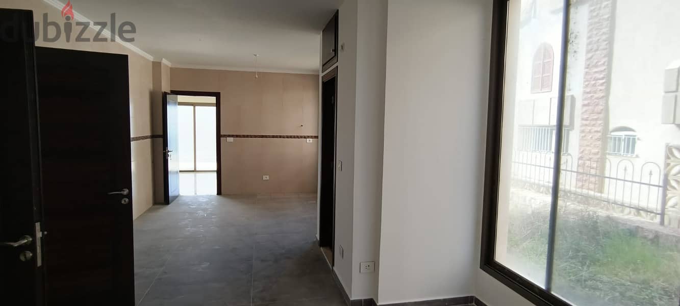 L12153-Spacious Apartment for Sale In Shayle 2