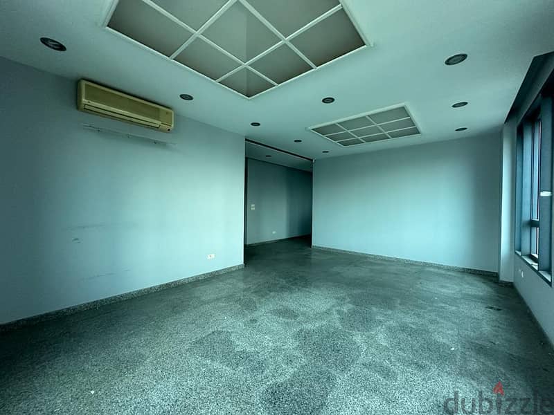 Office for Rent in Jdeideh Highway مكتب للإيجار على طريق جديدة 5