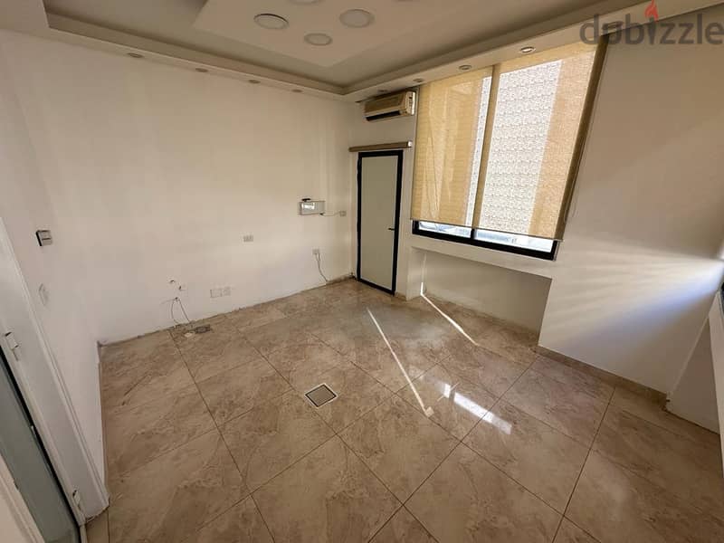 Office for Rent in Jdeideh. مكتب للإيجار في جديدة 1