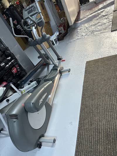 like new elliptical life fitness like new 81701084