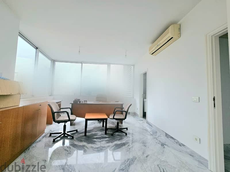 AH24-3222 Office Space for Rent in Clemenceau on the 11th Floor, 125m 1