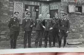 صور مجموعة ظباط ألمان نازي بالحرب العالمية الثانية يلبسون شارات نازية 0