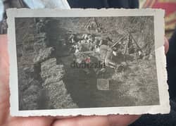 صورة مجموعة جنود ألمان نازي بالحرب العالمية الثانية نائمون بالخندق 0