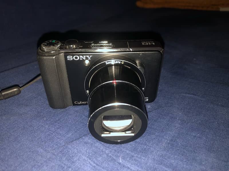Sony cyber shot semi-pro cam, like new. 1