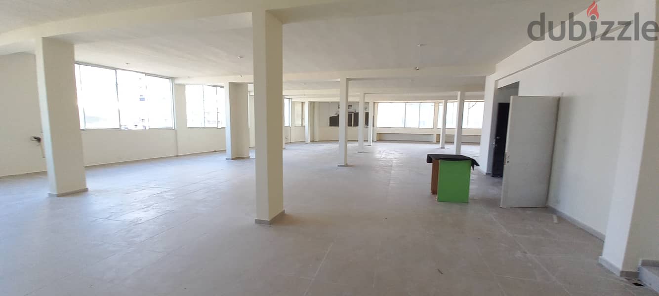 Office with huge space for rent in Zalka مكتب بمساحة كبيرة للإيجار 1