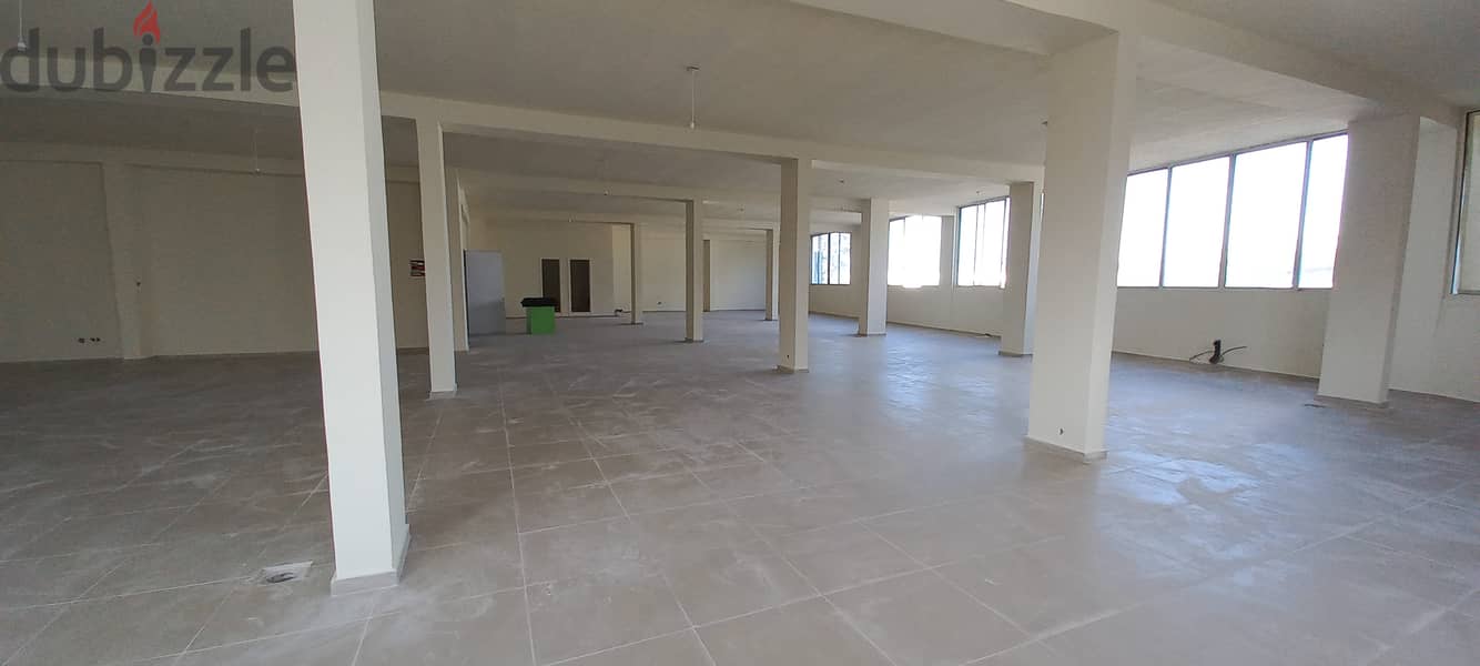 Office with huge space for rent in Zalka مكتب بمساحة كبيرة للإيجار 4