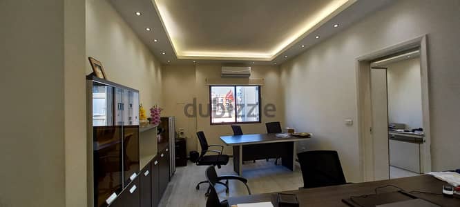 Furnished office in commercial Center for rentمكتب مفروش في المركز