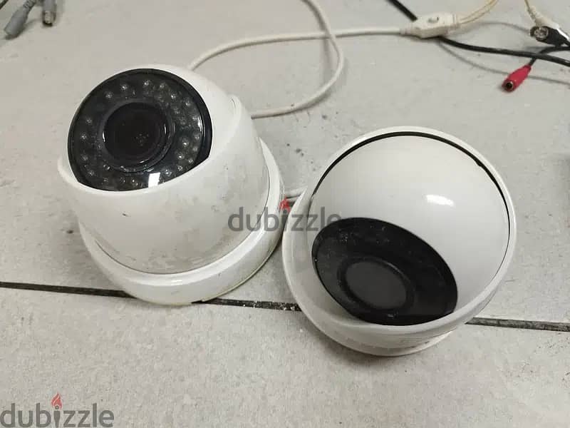 HIKVISION SECURITY CAMERAS (1 CAMERA 5$) USED 4