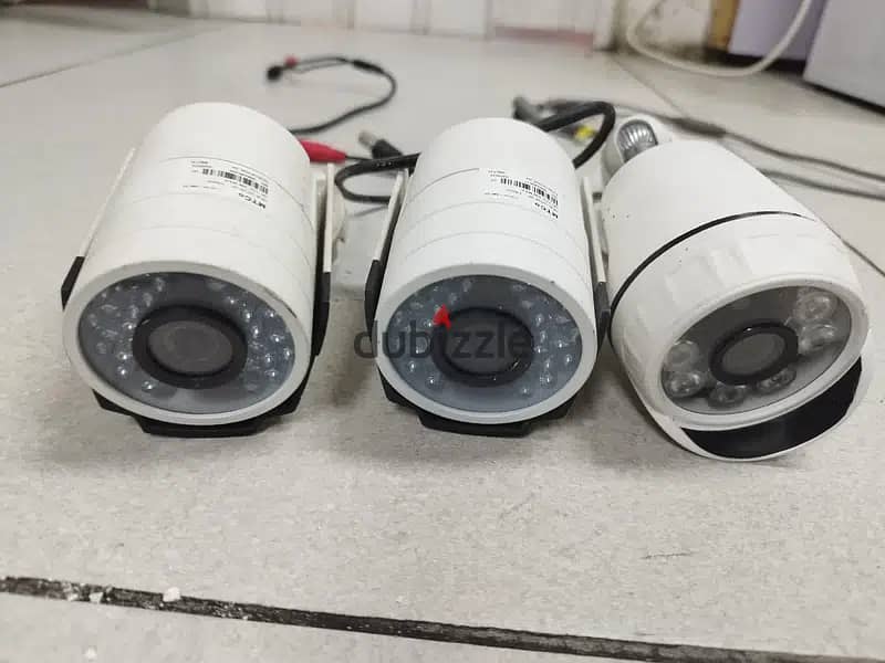 HIKVISION SECURITY CAMERAS (1 CAMERA 5$) USED 5