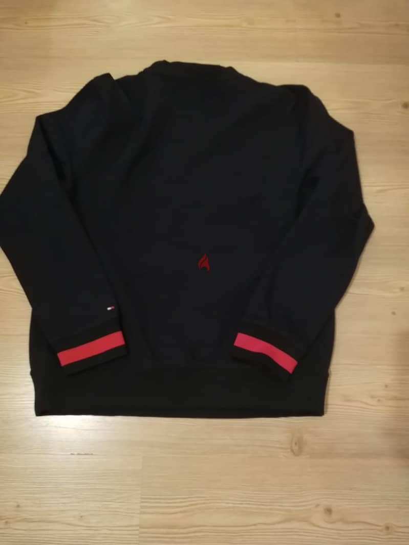 Tommy HIllfiger Sweater 2