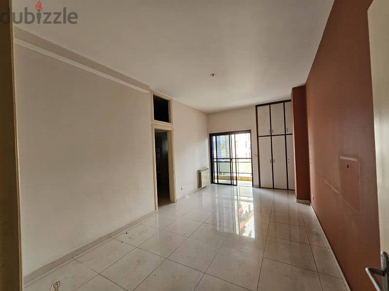 Apartment for Sale in Horsh Tabet - شقة للبيع في منطقة حرش تابت 6