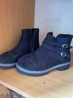 boots size 33 navy very good condition