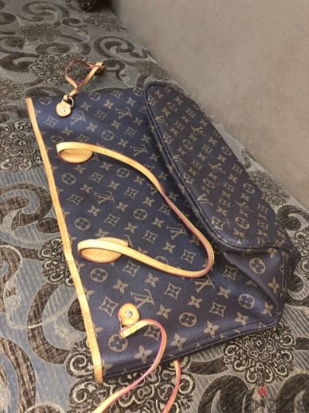Louis Vuitton bag Orginal with number orginal شانطه لأصلي لويز فيتون 9