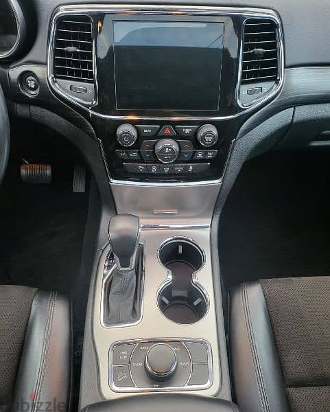 Grand Cherokee altitude 2019 4x4 Luxury package full options tiptronic 12