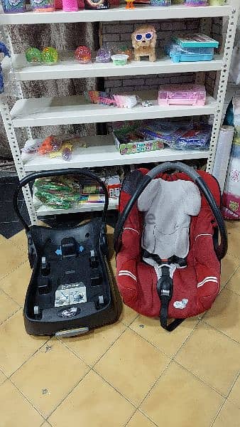 carseat BabyTrend كرسي سيارة وبينحمل بورت و بيهز بحالة جيدة