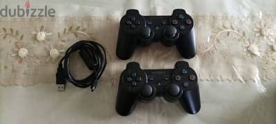 2 PS3 controller used like new + charger + 5 cds
