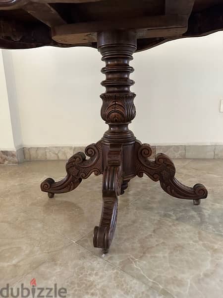 Violin Shaped Table - French Antique Style - Wood and carved legs 2