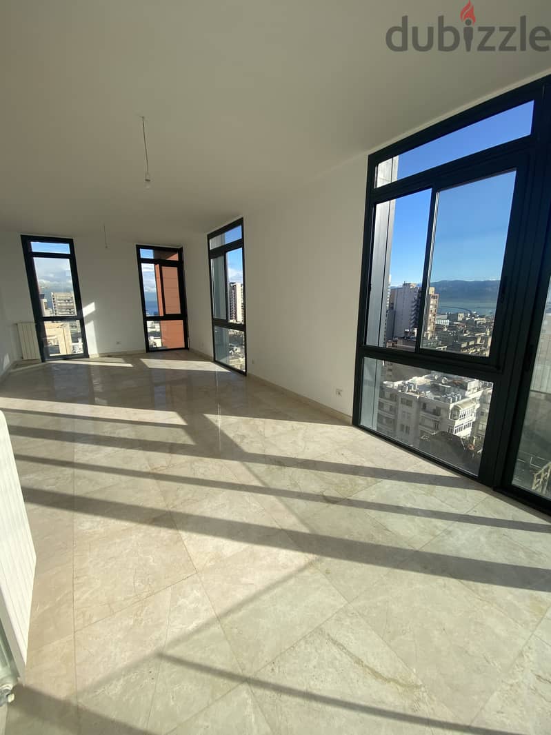 Skyline Sanctuary: 195m² Beirut Apartment with Panoramic City View 1
