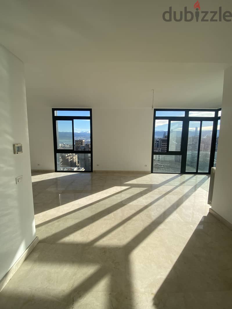 Skyline Sanctuary: 195m² Beirut Apartment with Panoramic City View 2
